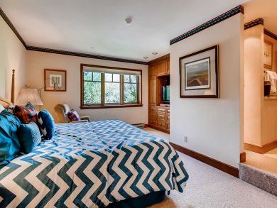 Walk to LIft Ski Condo with Four Bedrooms & Sleeps 8 Guest